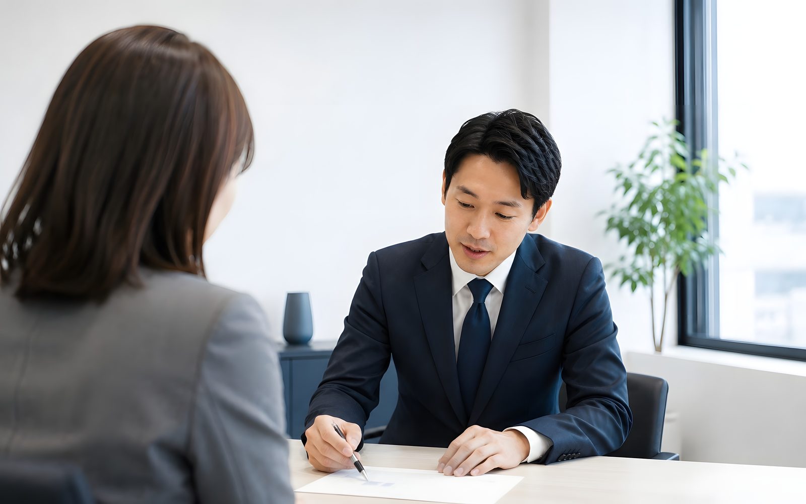 事務所⁠で⁠の相談⁠の様子